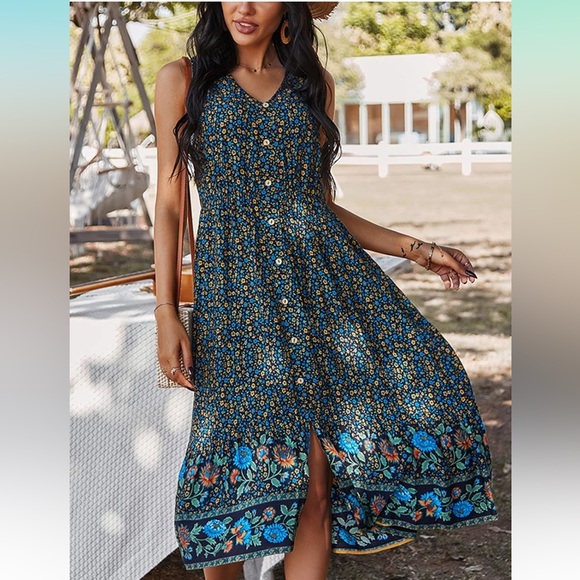 Bohemian floral dress with faux button front. Size medium. - Picture 4 of 6